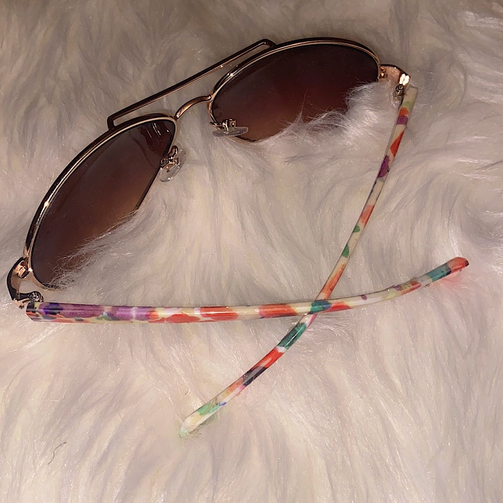 Fun floral 🌸 print aviator glasses